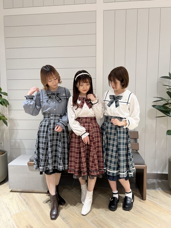 POETIQUEから、王道ガーリーコーデにぴったりの「ブラウス×スカート 